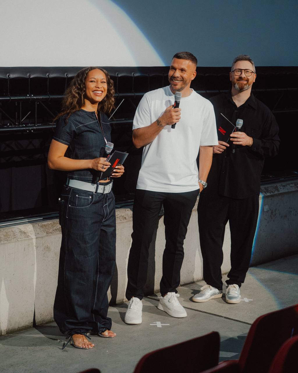 Robby Hunke moderiert bei der Poldi Weltpremiere