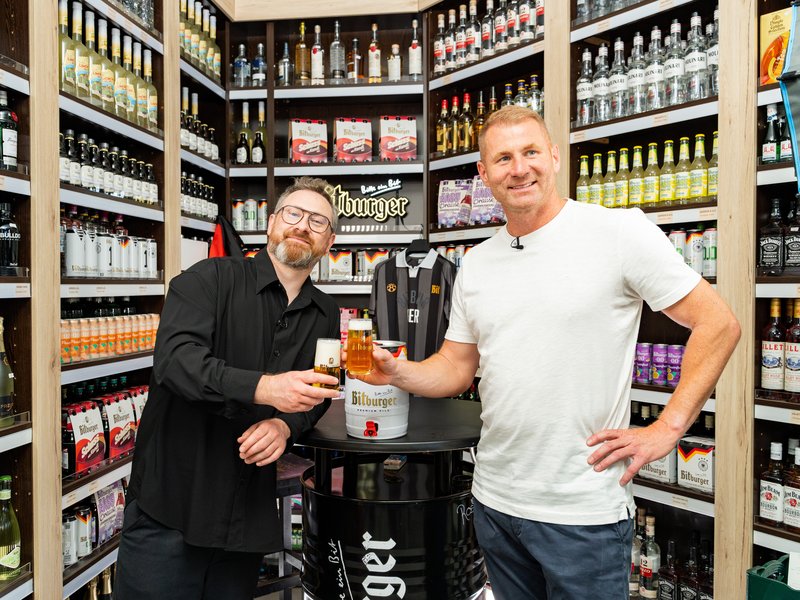 Lukas Sinkiewicz und Friedhelm Funkel bei Bit im Büdchen