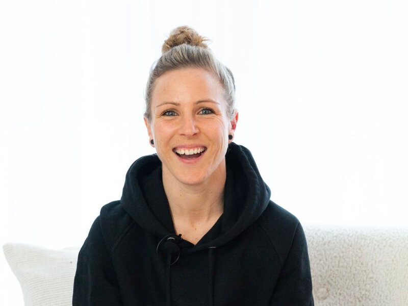 Svenja Huth als Fußball-Expertin bei NDR 2